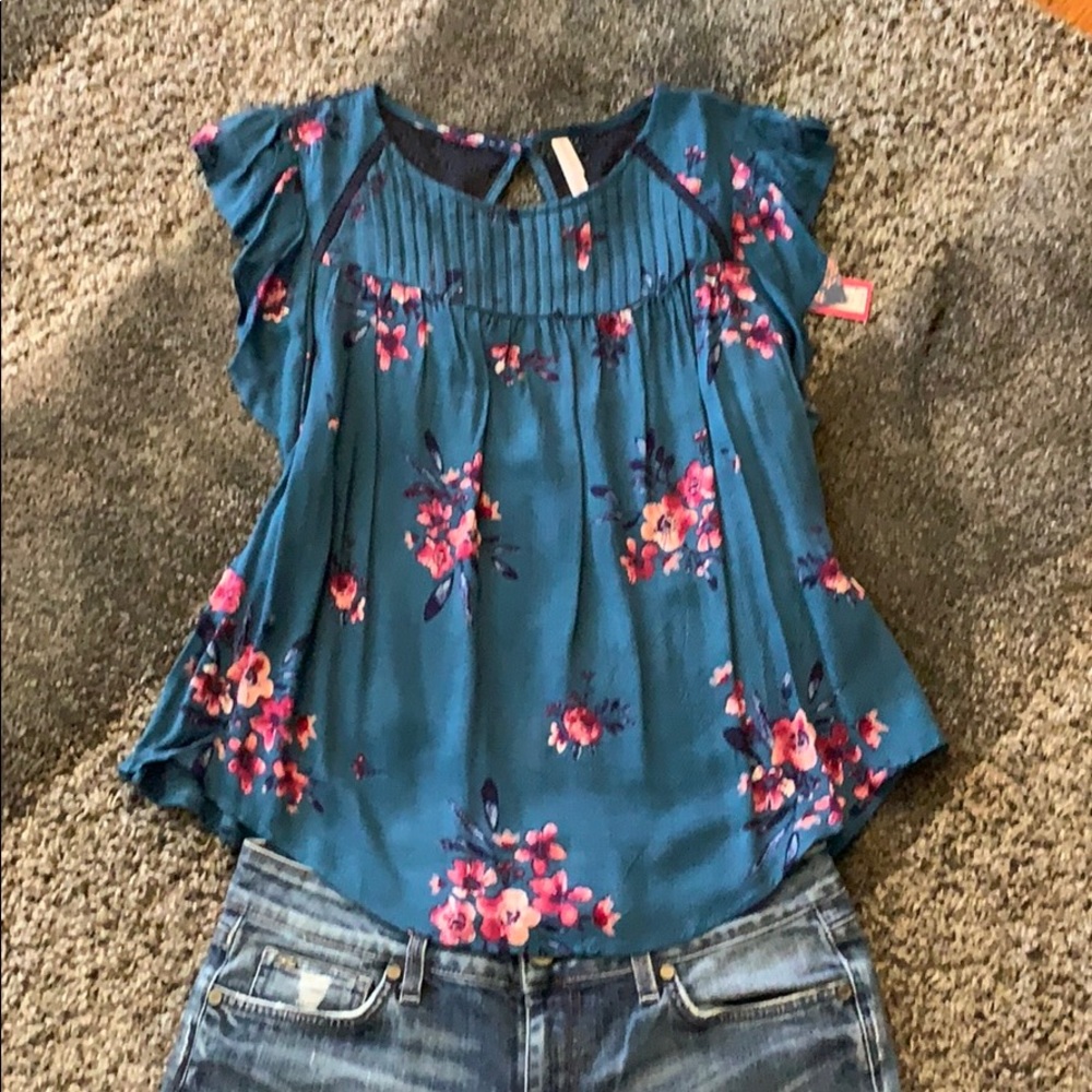 Gorgeous NWT blouse!